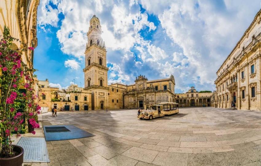 "Il Vecchio Salone" Appartamento In Pieno Centro Con Garage Privato Лечче Экстерьер фото
