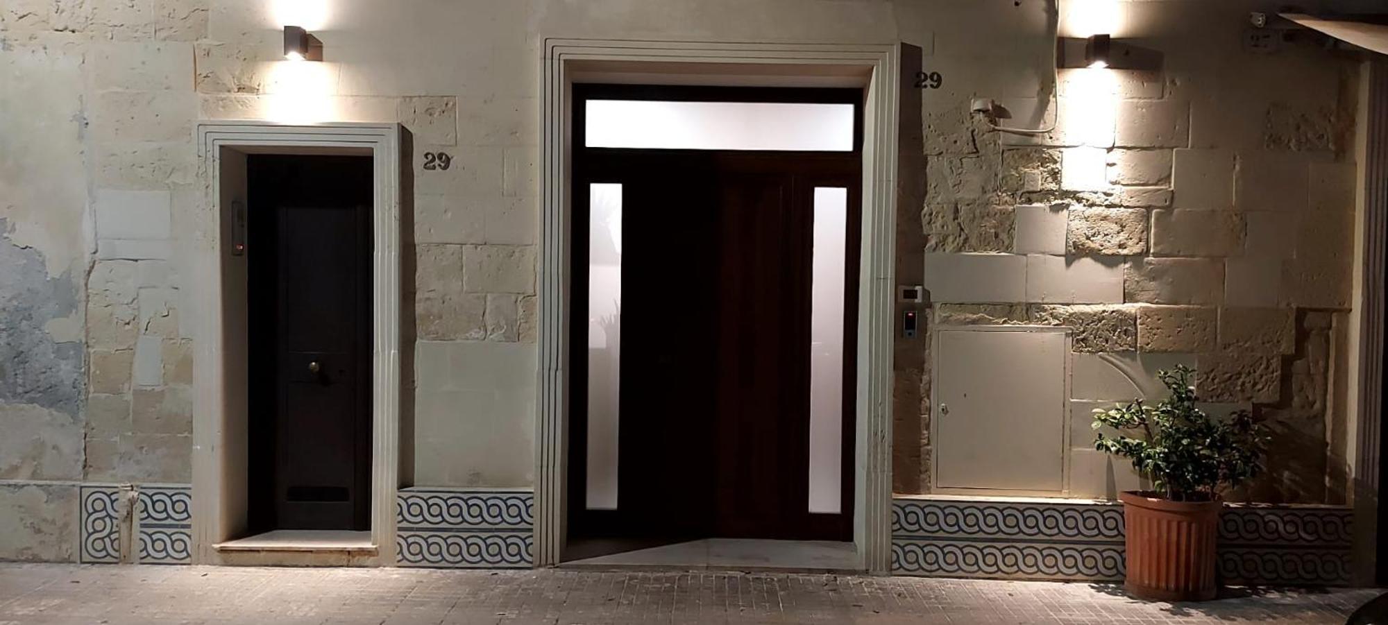 "Il Vecchio Salone" Appartamento In Pieno Centro Con Garage Privato Лечче Экстерьер фото