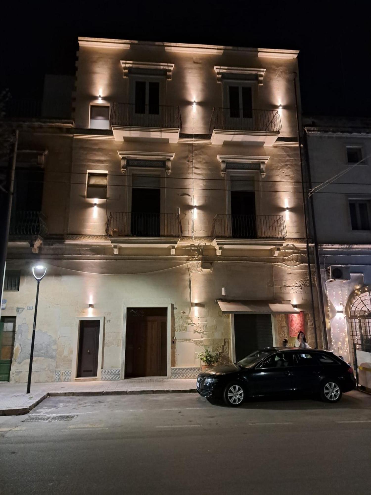 "Il Vecchio Salone" Appartamento In Pieno Centro Con Garage Privato Лечче Экстерьер фото